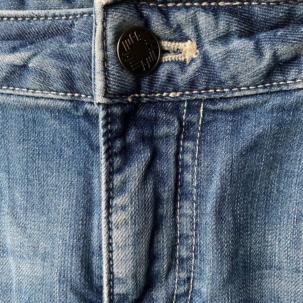Skinny Capri Distressed Jean Size 10